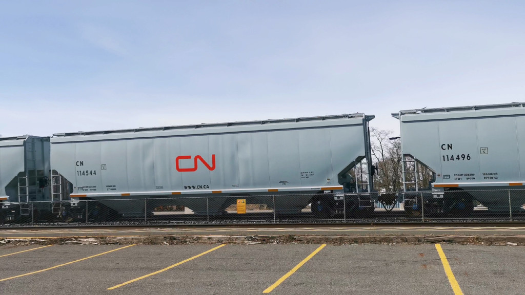 CN 114544